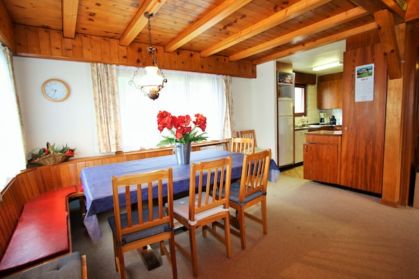 Chalet Le Chaînon: Ruim chalet voor 10 in de bossen bij Crans-Montana - thumbnail 3