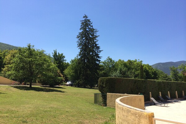 Koninklijk overnachten in een studio op Château des Gipières, Montbrun-les-Bains - thumbnail 4