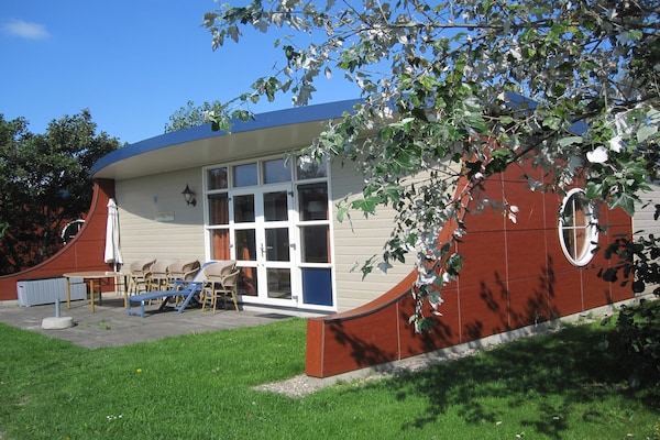 Bungalow in scheepsstijl op strandpark in 's-Gravenzande voor 8 personen - thumbnail 1