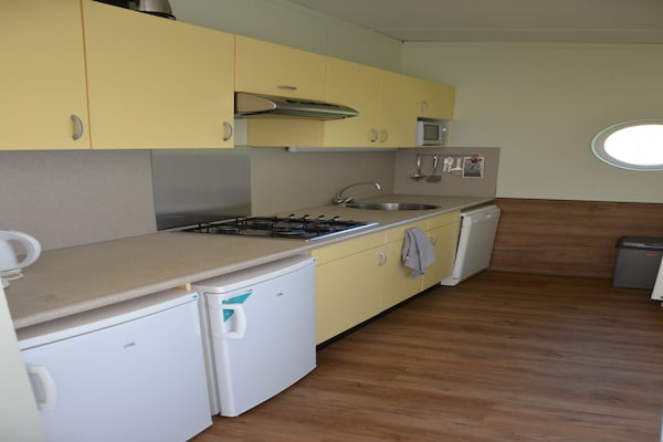Bungalow in scheepsstijl op strandpark in 's-Gravenzande voor 8 personen - thumbnail 4