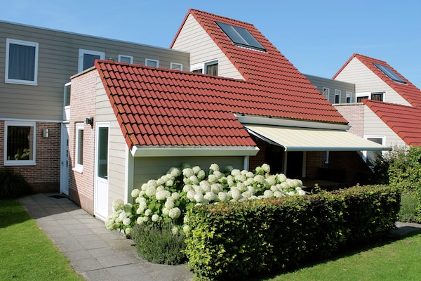 Designvilla aan het Veerse Meer: huisdiervriendelijk genieten in Kortgene - thumbnail 1