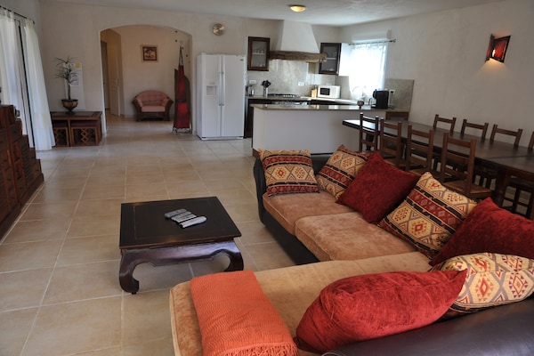 Op 300 m van zee: Ruime villa La Coloniale in Moriani-Plage - thumbnail 3