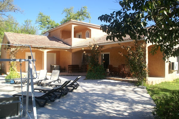 Op 300 m van zee: Ruime villa La Coloniale in Moriani-Plage - thumbnail 1