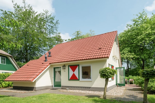 Vrijstaand vakantiehuis in Heeten met tuin, bos op 100 meter - thumbnail 1