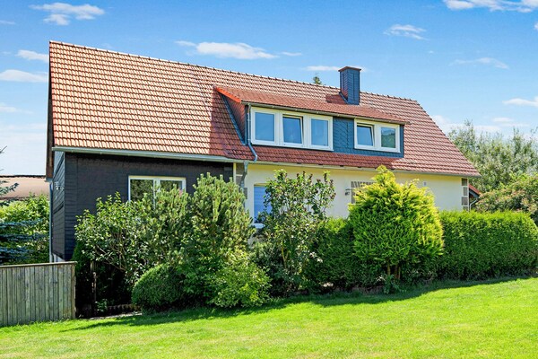 Modern 6-persoons appartement met bergzicht bij de Diemelsee - thumbnail 2