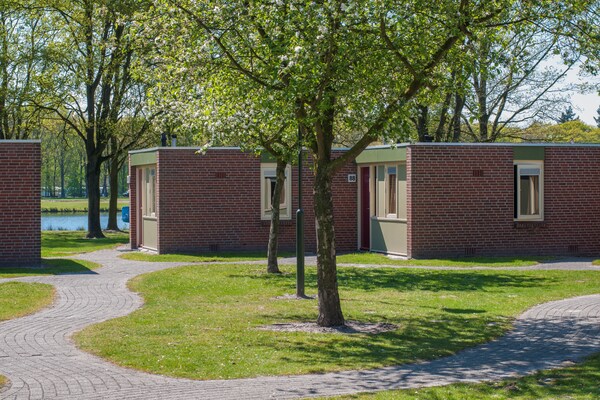 Luxe 6-persoons bungalow in groen park bij Thermen van Arcen - thumbnail 1