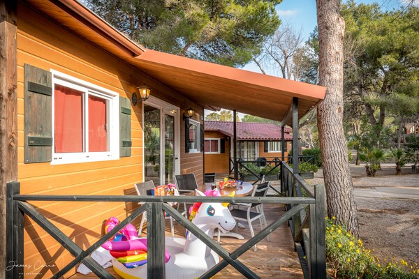 Vrijstaande chalet voor 4 op camping Vilanova Park, 5 km van zee - thumbnail 5