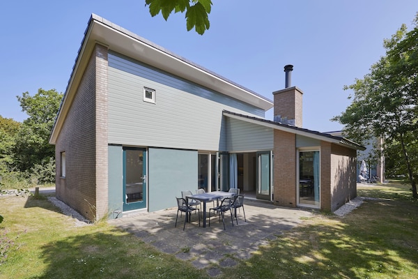 Ruim vrijstaand vakantiehuis met sauna, 300m van strand Kijkduin - thumbnail 1