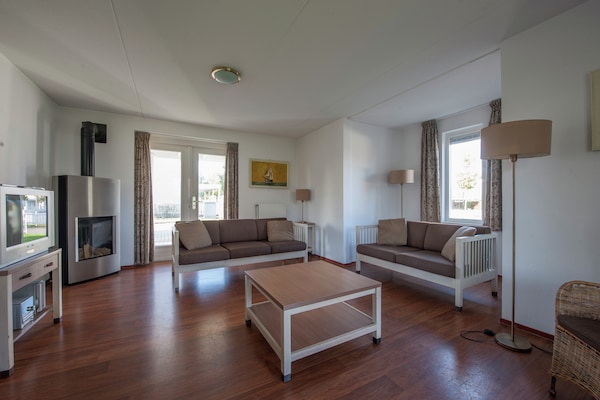 Luxe landhuis met sauna en bubbelbad op Vakantiepark Aquadelta in Bruinisse - thumbnail 2