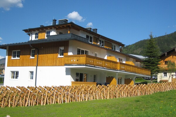 Knus appartement aan de piste in Kaprun met panoramisch uitzicht - thumbnail 1