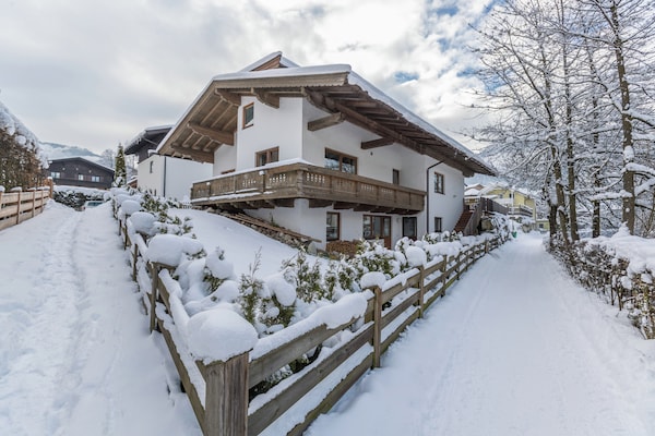 kirchberg-an-der-bach sleeps 18