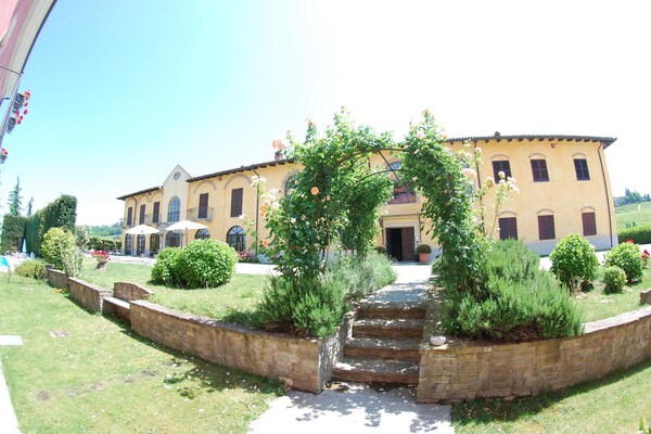 Romantisch landhuis in de bossen bij Nizza Monferrato, met zwembad - thumbnail 2