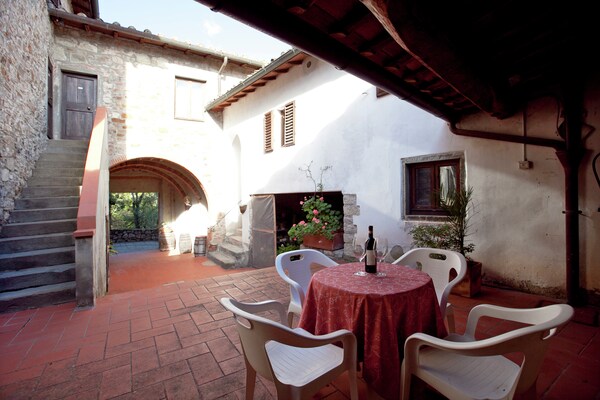Rustiek appartement op wijndomein nabij Greve in Chianti - thumbnail 2