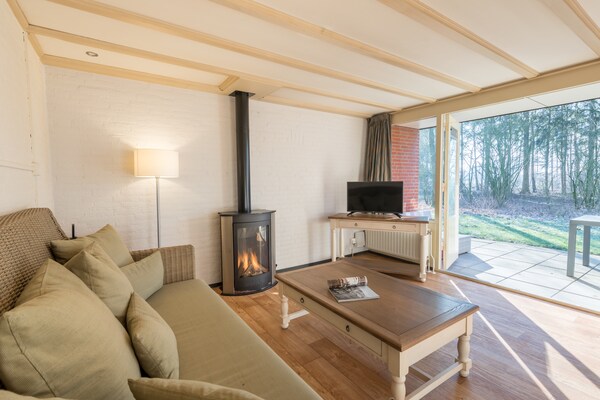 Luxe bungalow met bubbelbad in groen vakantiepark Klein Vink, Arcen - thumbnail 2