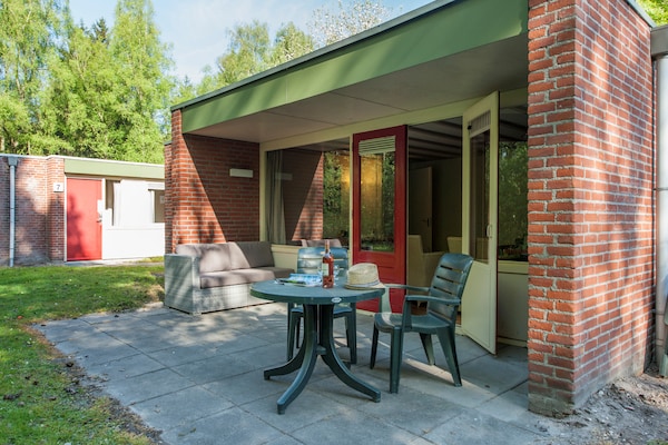 Luxe bungalow met bubbelbad in groen vakantiepark Klein Vink, Arcen - thumbnail 1