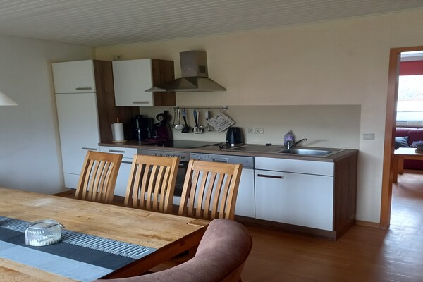 Ruim 10-persoons appartement met tuin en BBQ nabij Diemelsee en bos - thumbnail 6