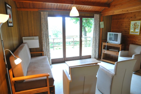Gezellig houten bungalow voor 6 personen in bosrijk Jupille - thumbnail 2