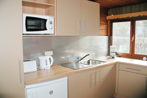 Gezellig houten bungalow voor 6 personen in bosrijk Jupille - thumbnail 4