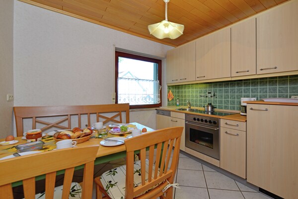 Licht appartement in voormalige dorpsschool aan de bosrand bij Willingen - thumbnail 4