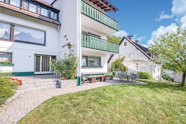 Ruim appartement voor 10 personen aan de bosrand bij Medebach-Titmaringhausen - thumbnail 1