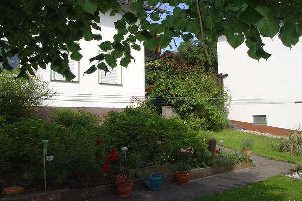 Rustiek appartement met panoramisch uitzicht op de Kyllvallei in Wilsecker - thumbnail 4