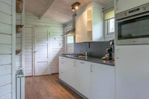 Huisdiervriendelijk chalet in groen Limburg – Resort Arcen 6 - thumbnail 4