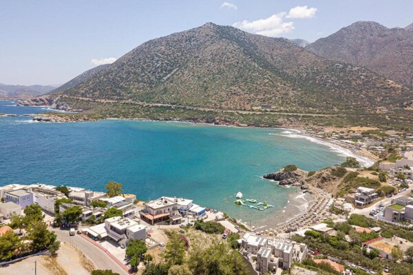 Villa Olga: authentieke rust met privézwembad in hartje Kreta - thumbnail 6
