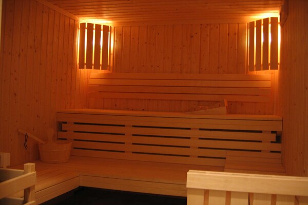 Ruim 8-persoons appartement met zwembad en sauna in Notre Dame de Bellecombe - thumbnail 2