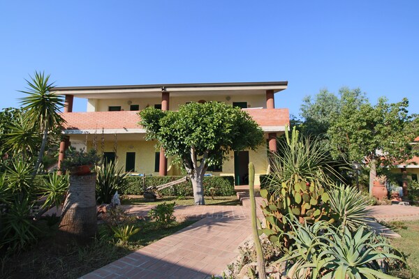 Authentiek appartement met privézwembad bij Capo Vaticano - thumbnail 1