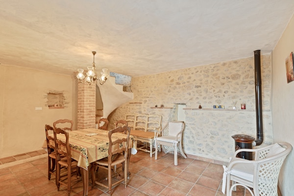 Authentieke stenen villa met privézwembad en valleizicht in Les Mages - thumbnail 3