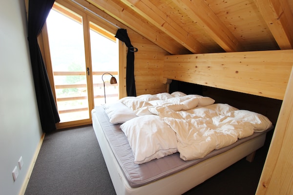 Vrijstaand chalet in het bos aan de skipiste met sauna - thumbnail 3