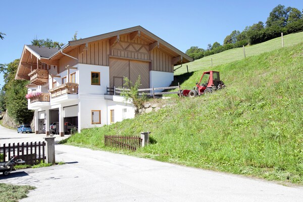 Ruim vakantiehuis voor 12 personen aan de skipiste in Mittersill - thumbnail 1