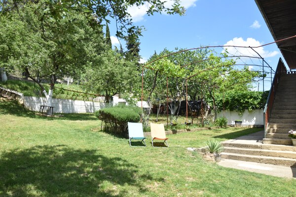 Ruim appartement aan de bosrand in Knin, vlakbij het centrum - thumbnail 6