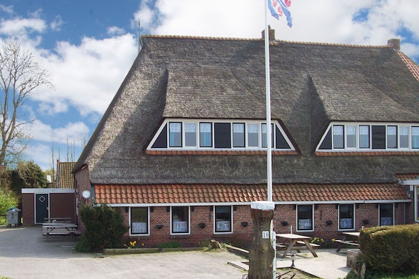 Groepsboerderij aan Waddenzee voor 30 gasten met eigen bar - thumbnail 5