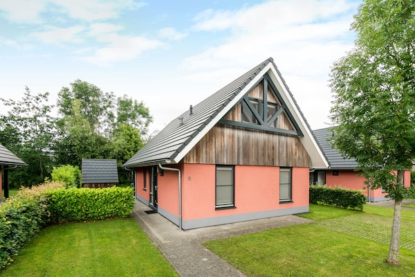 Huize Lewis: Modern vakantiehuis aan het Slotermeer met privé aanlegsteiger - thumbnail 1