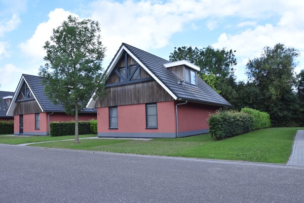 Huize Lewis: Modern vakantiehuis aan het Slotermeer met privé aanlegsteiger - thumbnail 6