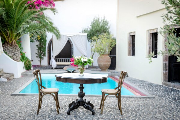 Authentieke villa met privézwembad en buitenkeuken nabij Megalochori, Santorini - thumbnail 5