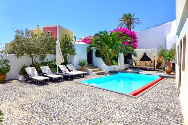 Authentieke villa met privézwembad en buitenkeuken nabij Megalochori, Santorini - thumbnail 2