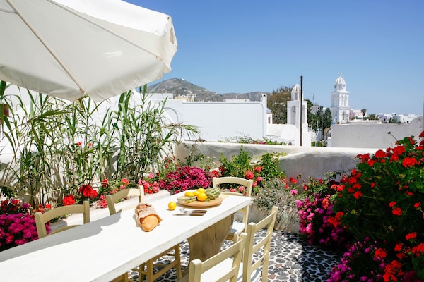 Authentieke villa met privézwembad en buitenkeuken nabij Megalochori, Santorini - thumbnail 4