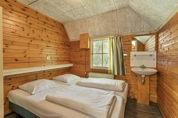 Knusse boshut voor 4 personen op Vakantiepark Herperduin - thumbnail 6