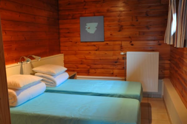 18-persoons groepschalet met sauna in de Lessevallei, Hour - thumbnail 4