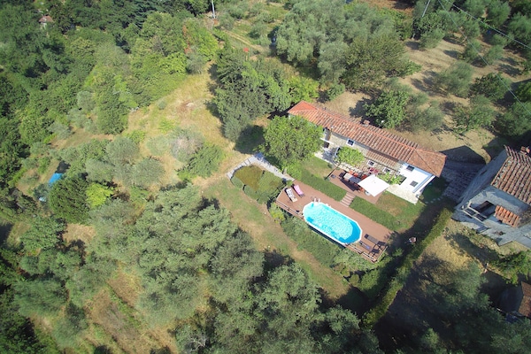 Vrijstaand vakantiehuis voor 6 personen met zwembad en panoramisch uitzicht in Borgo a Mozzano - thumbnail 2