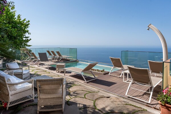 Villa Sky meets Sea: panoramisch clifftop verblijf met privézwembad bij Positano - thumbnail 6