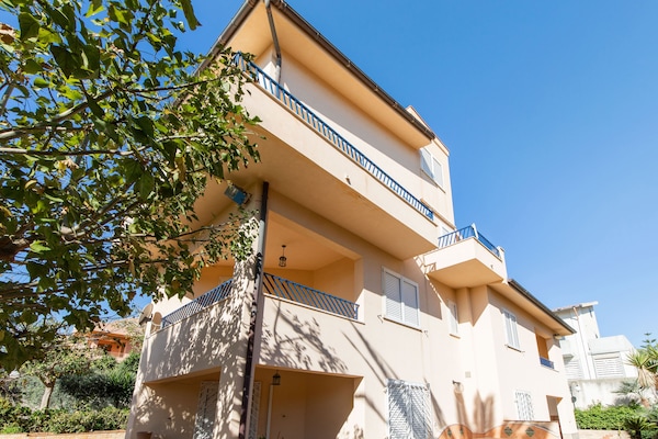 Zonovergoten zolderappartement op 100 meter van het strand in Sciacca - thumbnail 1