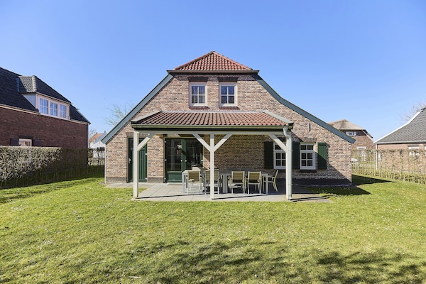 Vrijstaande Limburgse boerderijvilla met sauna op vijfsterrenpark voor 9 personen - thumbnail 6
