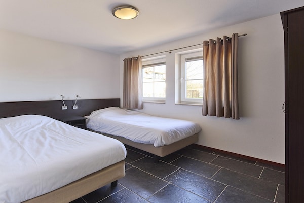 Luxe boerderijvilla met sauna en stoomdouche op 5-sterrenpark in Limburg - thumbnail 3