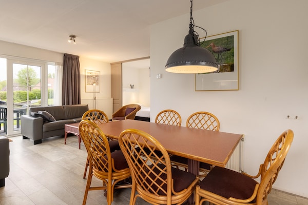 Vrijstaande waterbungalow voor 6 personen op landgoed It Wiid in Friesland - thumbnail 6