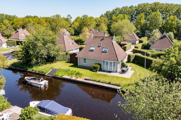 Vrijstaande watervilla voor 8 personen op vakantiepark It Wiid in hartje Friesland - thumbnail 1