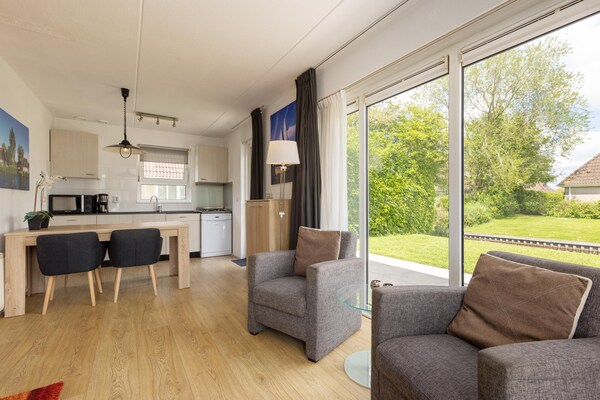 Charmante waterbungalow in hartje Friesland op Buitenplaats It Wiid - thumbnail 6