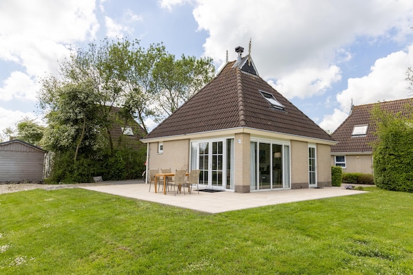 Charmante waterbungalow in hartje Friesland op Buitenplaats It Wiid - thumbnail 1
